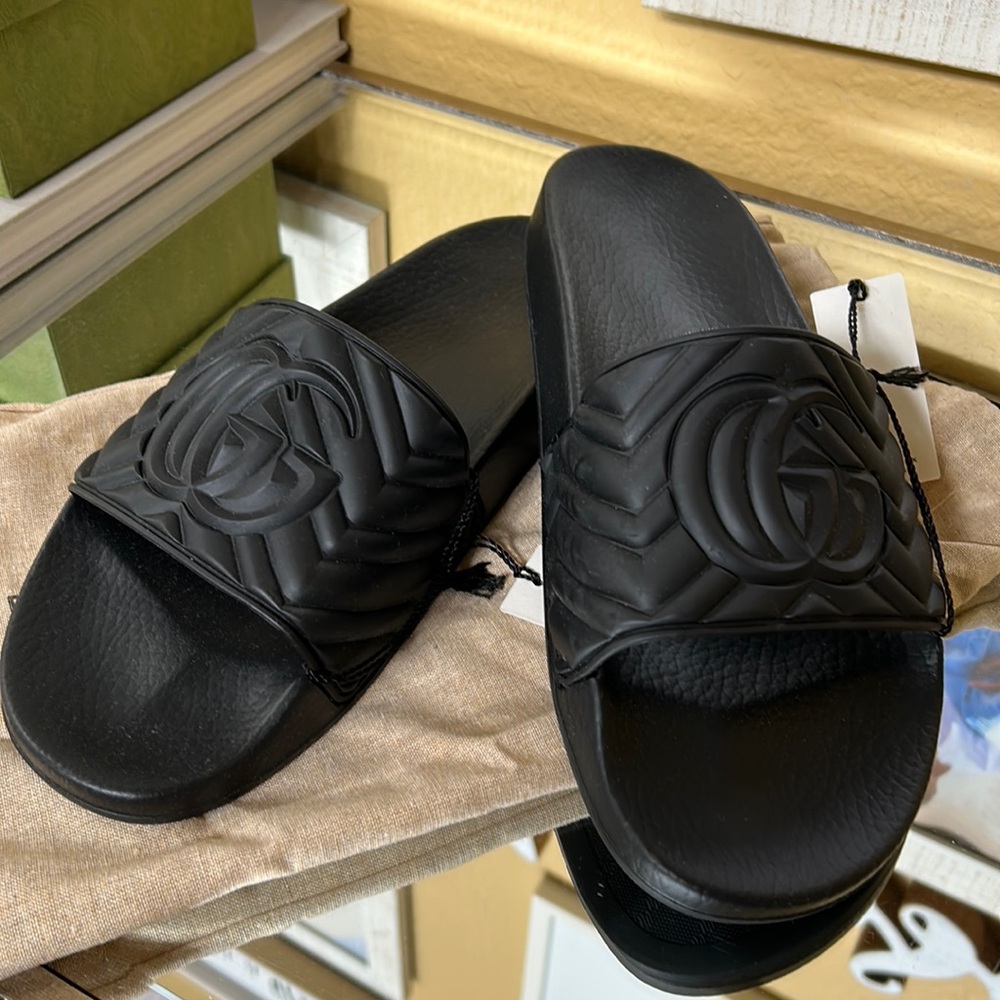 Gucci GG Quilted Rubber slides size 10!